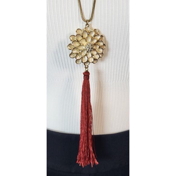 CATO Dahlia Blossom Flower Necklace with Rust Tassel Drop - Picture 2 of 7